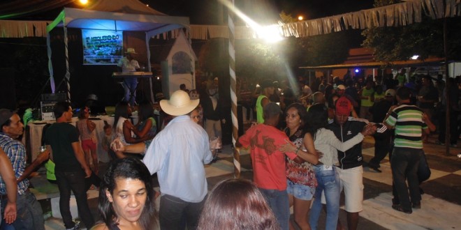 Micareta no distrito de Querendo reúne centenas de pessoas – VEJA FOTOS Micareta no distrito de Querendo reúne centenas de pessoas – VEJA FOTOS